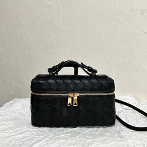 Luxury leather shoulder bag